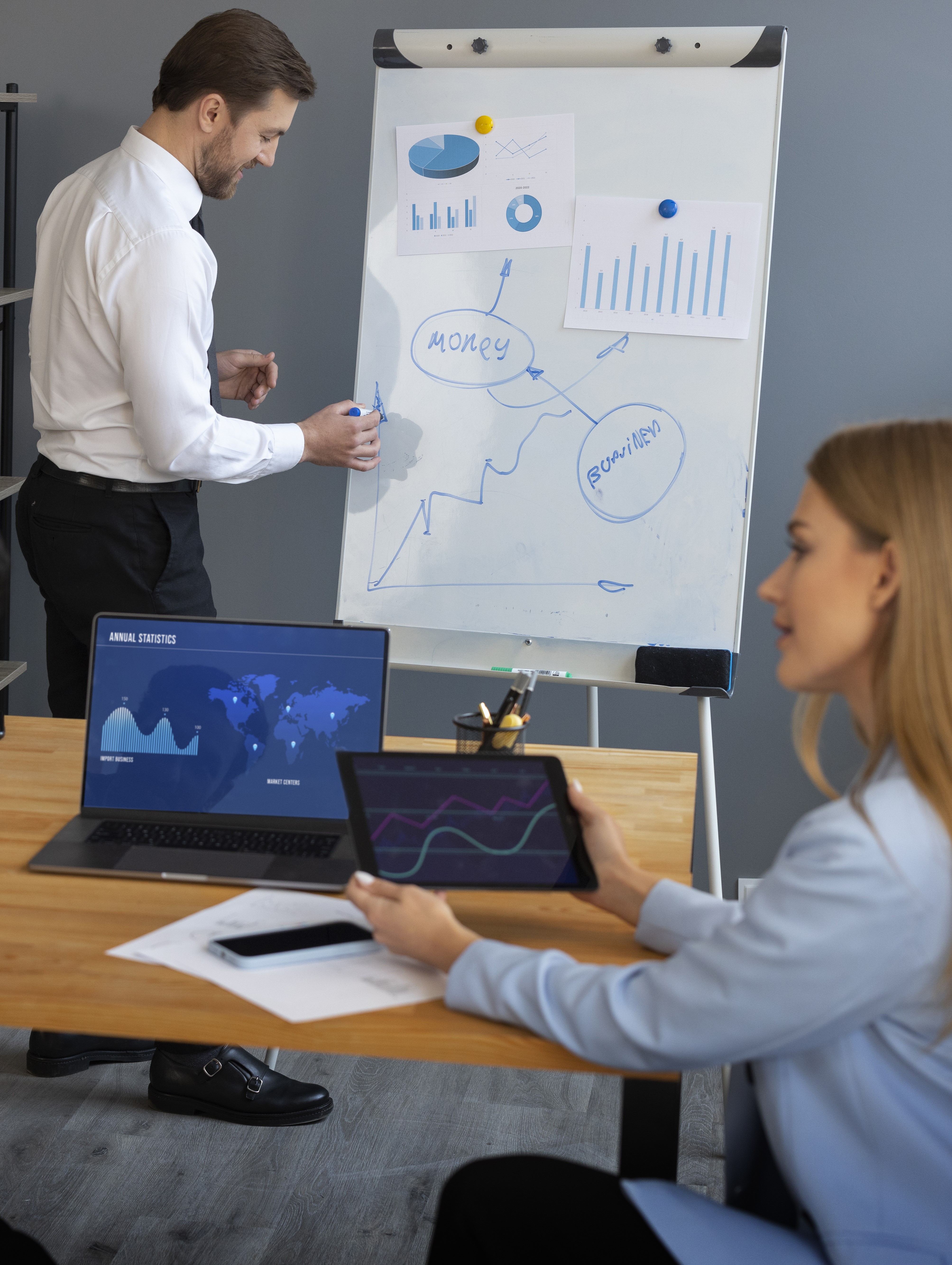 hiredots